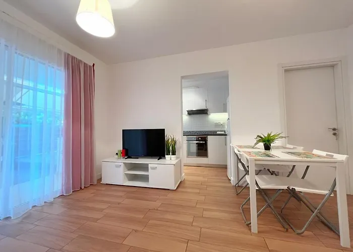 2 Bedroom Terrace And Pool Апартаменты