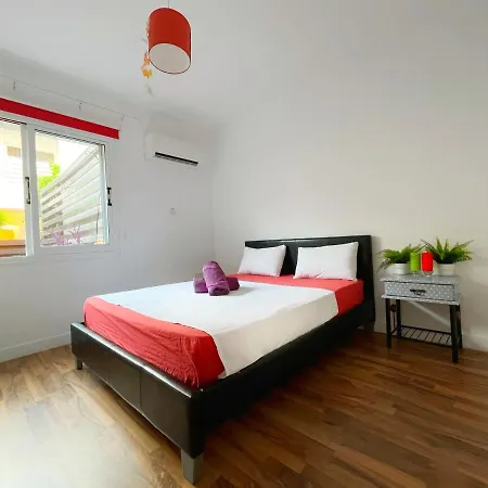 2 Bedroom Terrace And Pool Apartamento